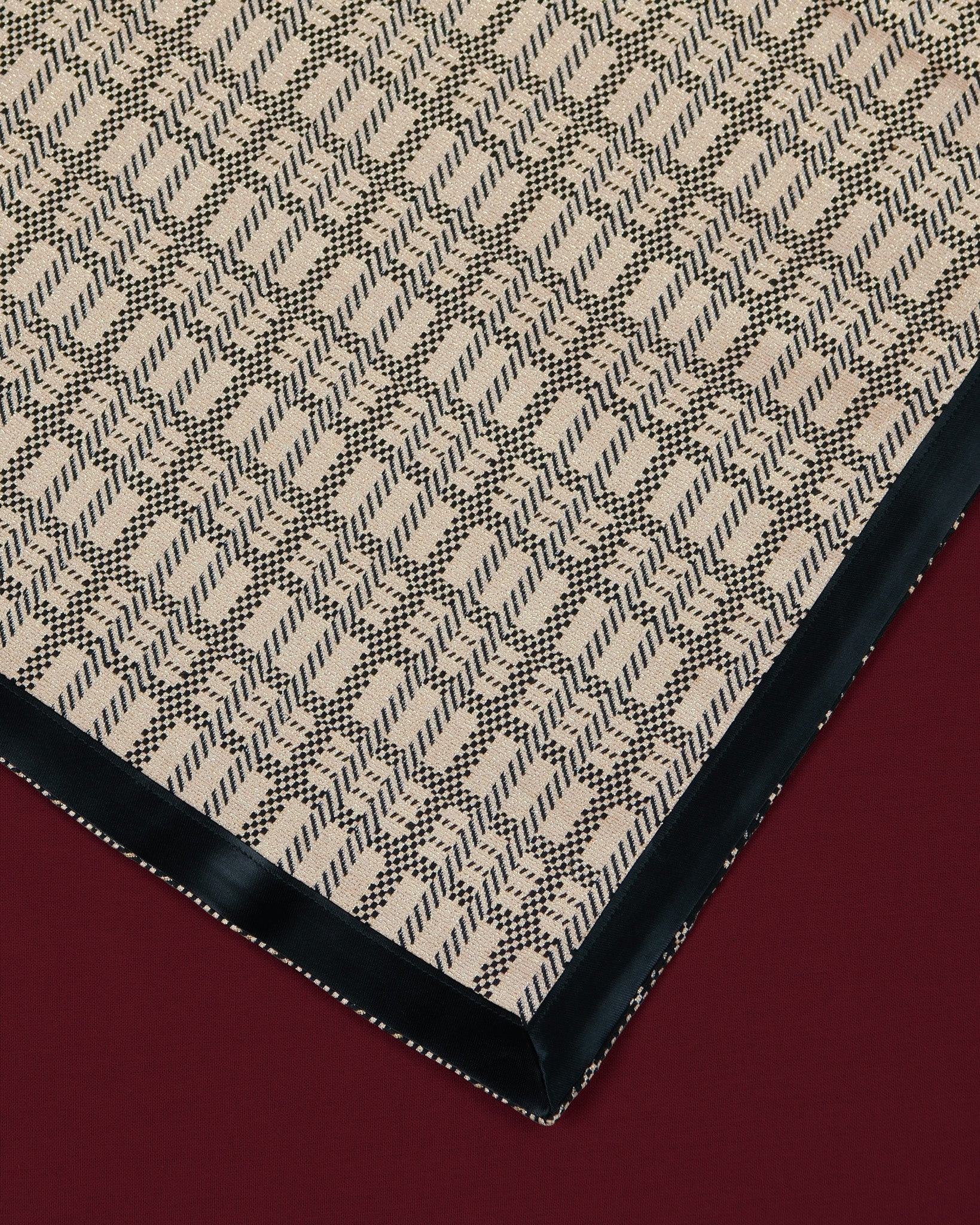 Tablecloth Blurry Lines