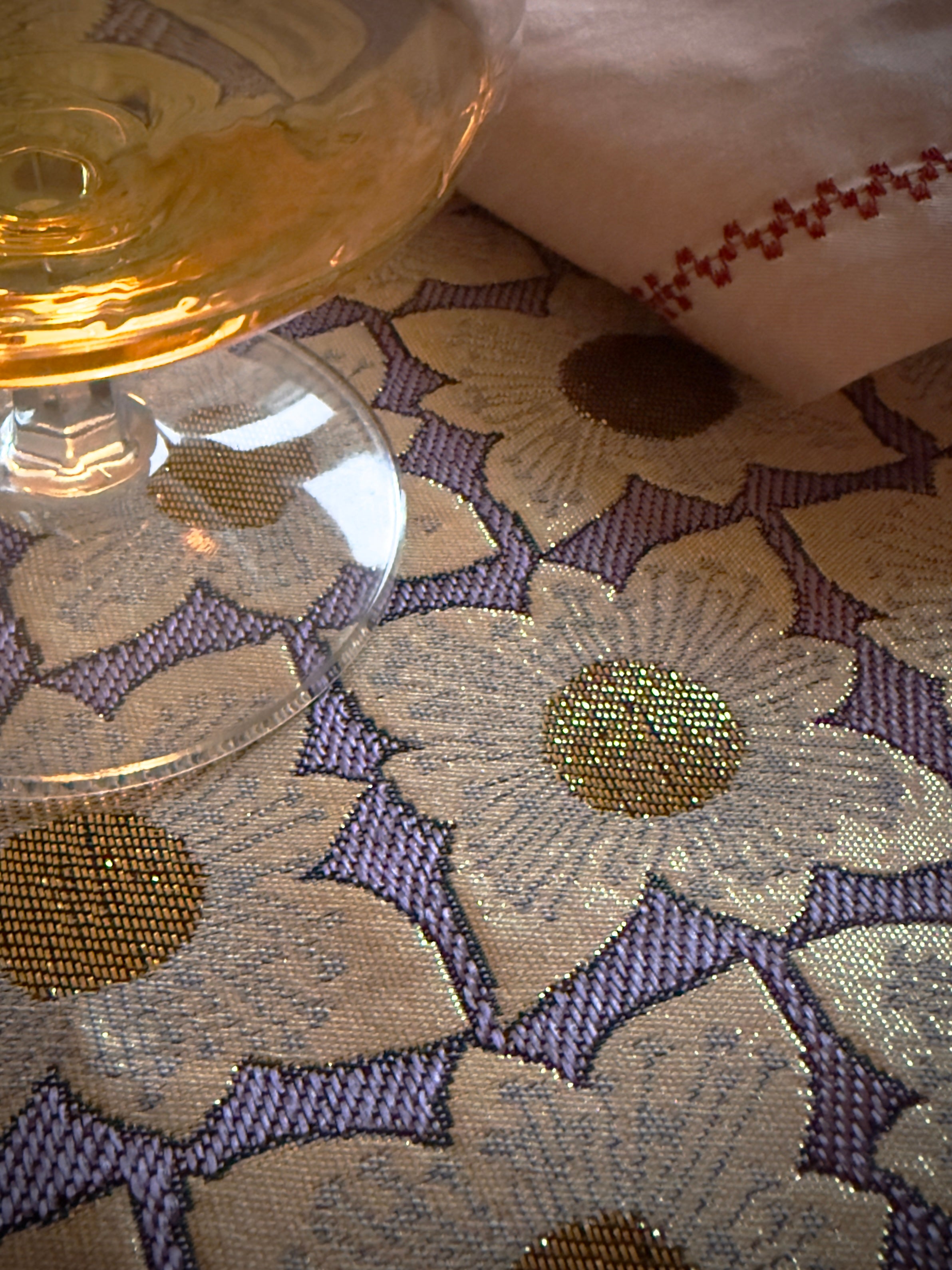 Tablecloth Moonflowers